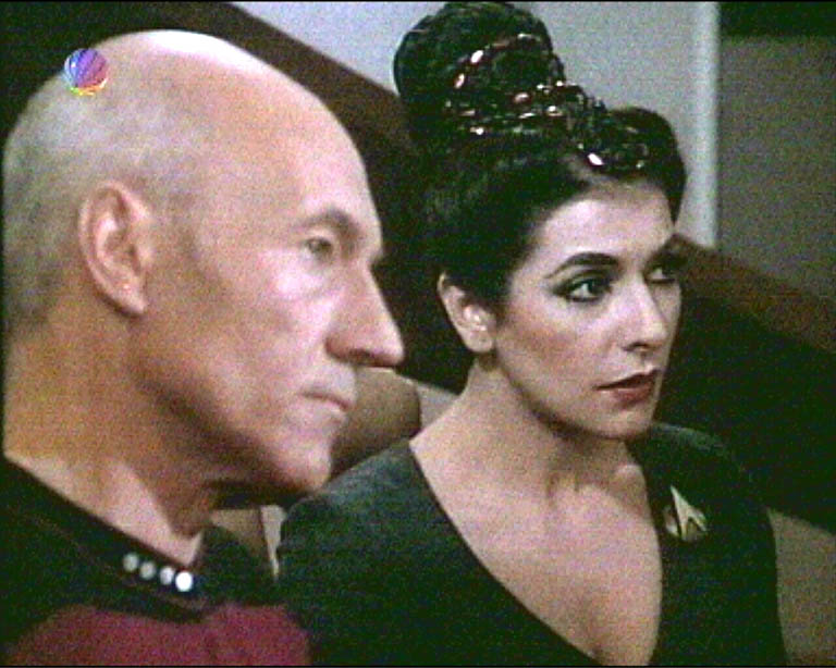 Star Trek Bilder - The Next Generation - Ein Planet wehrt sich
