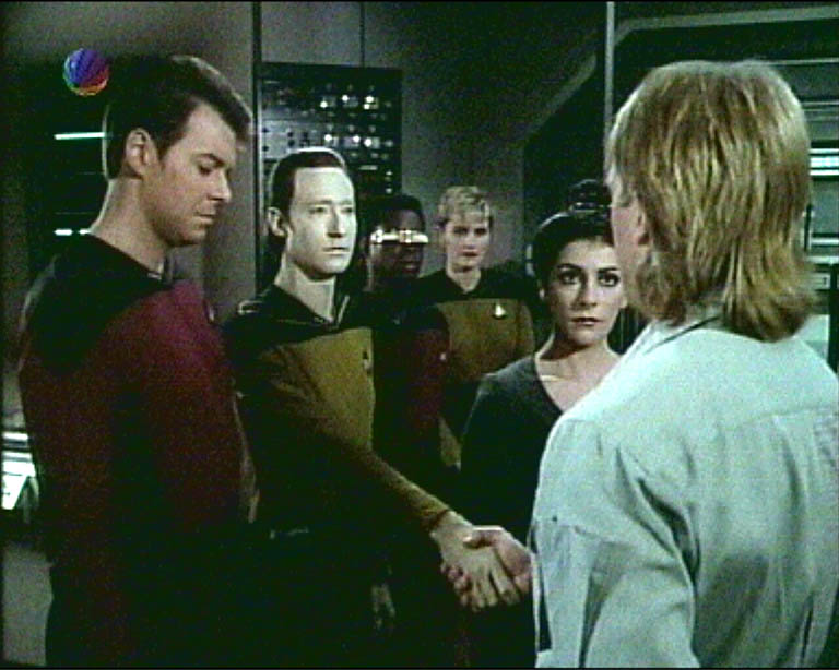 Star Trek Bilder - The Next Generation - Ein Planet wehrt sich