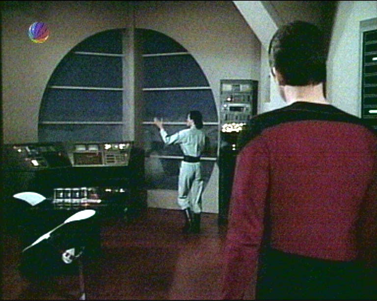 Star Trek Bilder - The Next Generation - Ein Planet wehrt sich