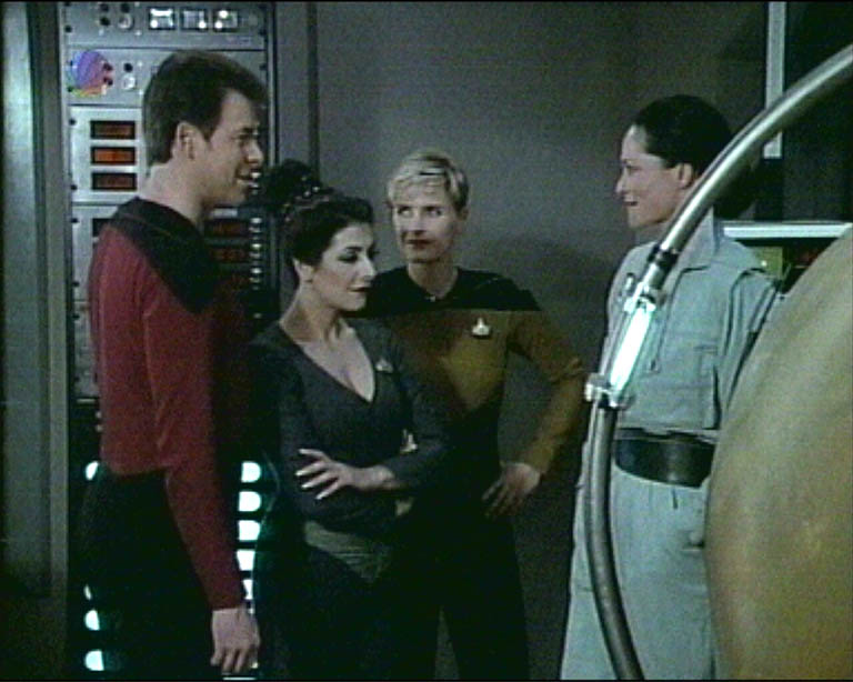 Star Trek Bilder - The Next Generation - Ein Planet wehrt sich