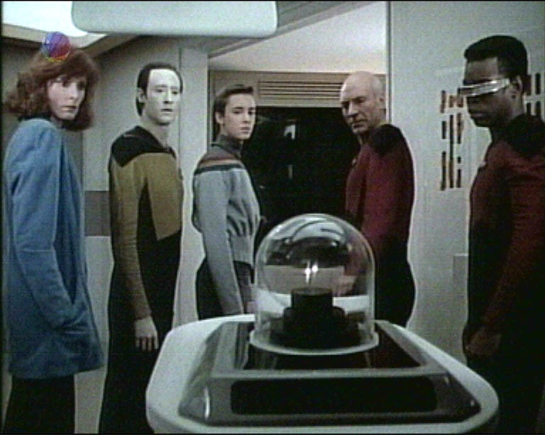 Star Trek Bilder - The Next Generation - Ein Planet wehrt sich