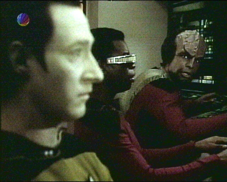 Star Trek Bilder - The Next Generation - Ein Planet wehrt sich