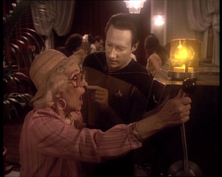 Star Trek Bilder - The Next Generation - Hotel Royale