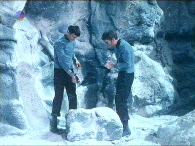 Star Trek Bilder - The Original Series - Raumschiff Enterprise - Portal in die Vergangenheit