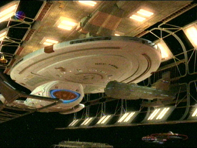 Star Trek Bilder - Voyager - Zeitschiff "Relativity"