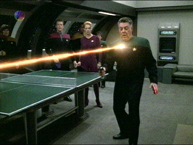 Star Trek Bilder - Voyager - Zeitschiff "Relativity"