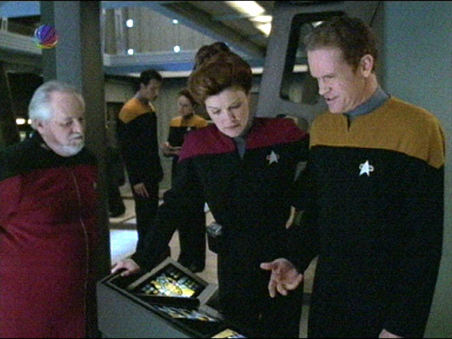 Star Trek Bilder - Voyager - Zeitschiff "Relativity"
