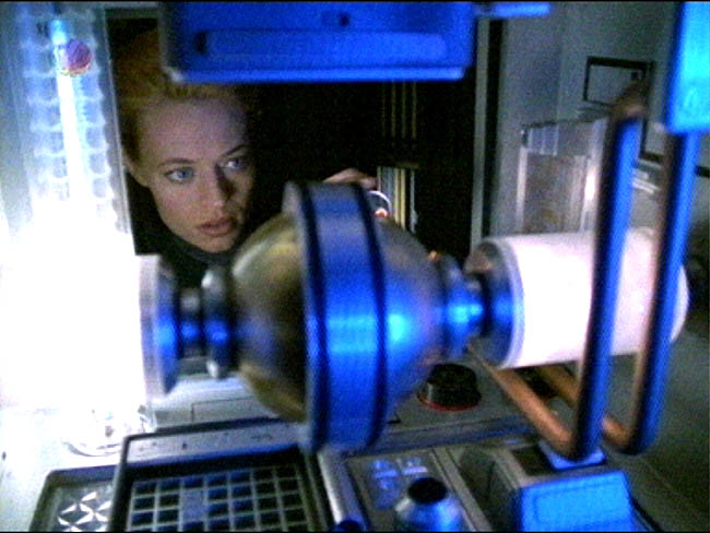 Star Trek Bilder - Voyager - Zeitschiff "Relativity"