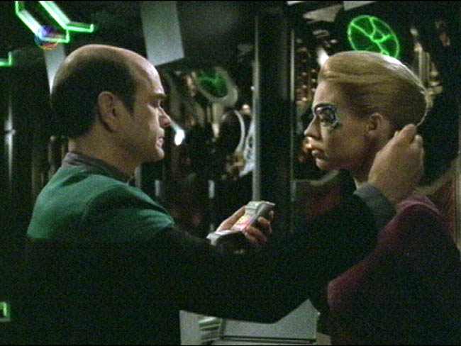 Star Trek Bilder - Voyager - Zeitschiff "Relativity"