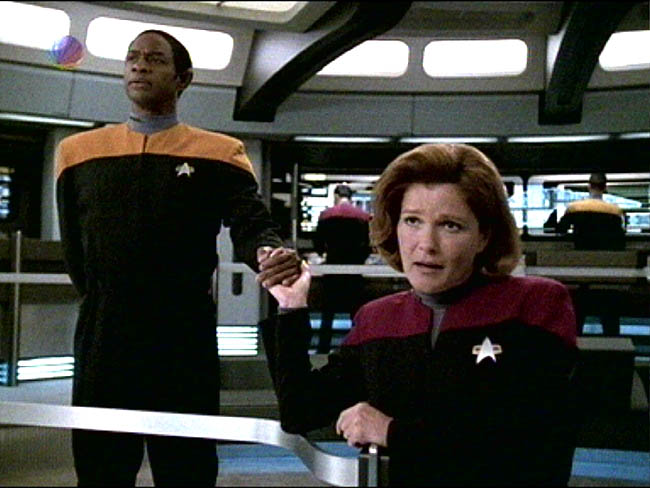 Star Trek Bilder - Voyager - Kritische Versorgung