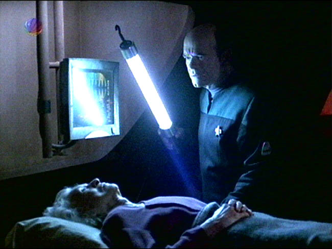 Star Trek Bilder - Voyager - Kritische Versorgung